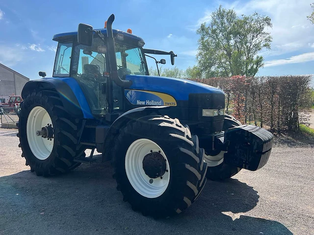 New holland - 2002 - tm175 4wd sa - vierwielaangedreven landbouwtractor - afbeelding 17 van  20