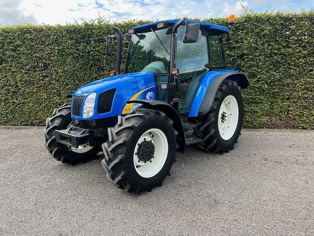 New holland - 2004 - tl90a - vierwielaangedreven landbouwtractor - afbeelding 1 van  24