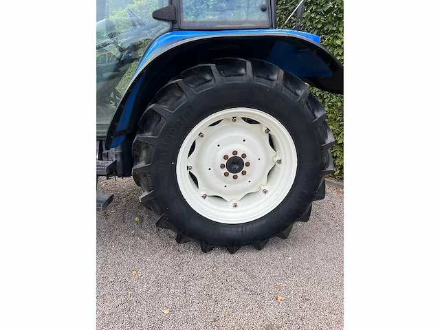 New holland - 2004 - tl90a - vierwielaangedreven landbouwtractor - afbeelding 15 van  24