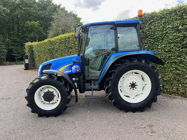 New holland - 2004 - tl90a - vierwielaangedreven landbouwtractor - afbeelding 12 van  24
