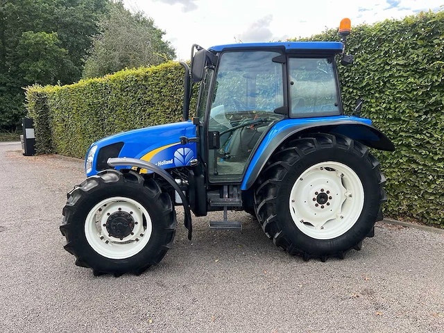 New holland - 2004 - tl90a - vierwielaangedreven landbouwtractor - afbeelding 19 van  24