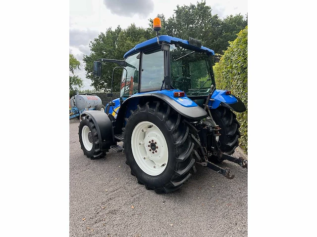 New holland - 2004 - tl90a - vierwielaangedreven landbouwtractor - afbeelding 20 van  24