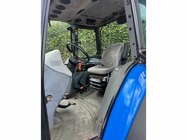 New holland - 2004 - tl90a - vierwielaangedreven landbouwtractor - afbeelding 24 van  24