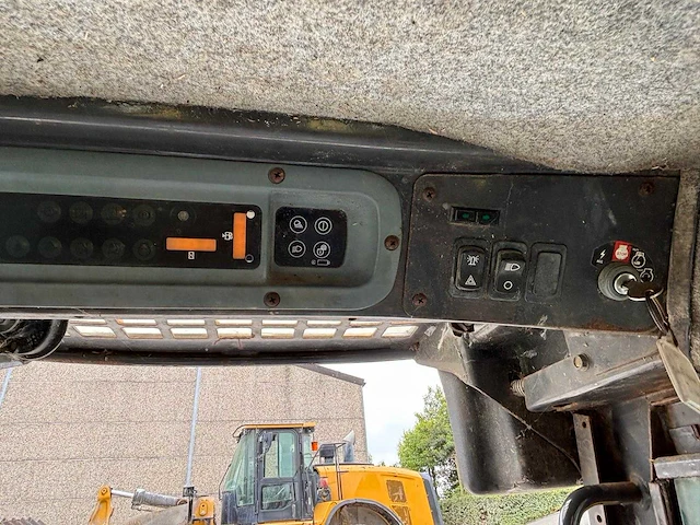 New holland - 2005 - ls160 - schranklader - afbeelding 7 van  16