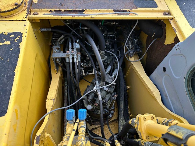 New holland - 2008 - e215b - rupsgraafmachine - afbeelding 22 van  43