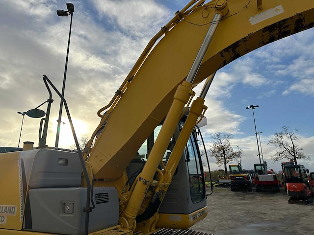 New holland - 2008 - e215b - rupsgraafmachine - afbeelding 8 van  43