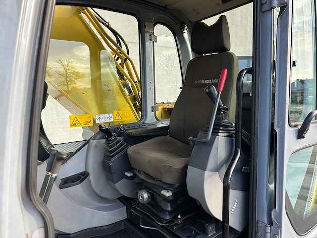 New holland - 2008 - e215b - rupsgraafmachine - afbeelding 31 van  43