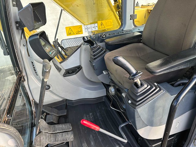 New holland - 2008 - e215b - rupsgraafmachine - afbeelding 36 van  43