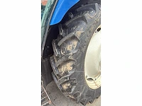 New holland - 2011 - t5050 - vierwielaangedreven landbouwtractor - afbeelding 11 van  24