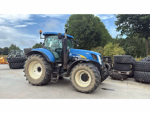 New holland - 2011 - t5050 - vierwielaangedreven landbouwtractor - afbeelding 19 van  24