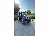 New holland - 2011 - t5050 - vierwielaangedreven landbouwtractor - afbeelding 21 van  24