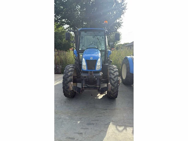 New holland - 2011 - t5050 - vierwielaangedreven landbouwtractor - afbeelding 23 van  24