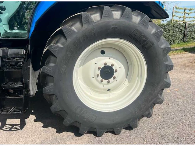 New holland - 2013 - t7.200 - vierwielaangedreven landbouwtractor - afbeelding 8 van  19