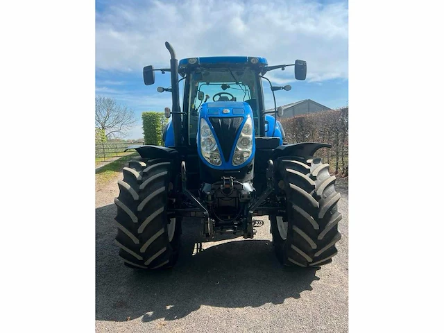 New holland - 2013 - t7.200 - vierwielaangedreven landbouwtractor - afbeelding 13 van  19