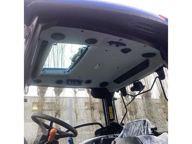 New holland - 2023 - t5.90s - vierwielaangedreven landbouwtractor - afbeelding 13 van  34