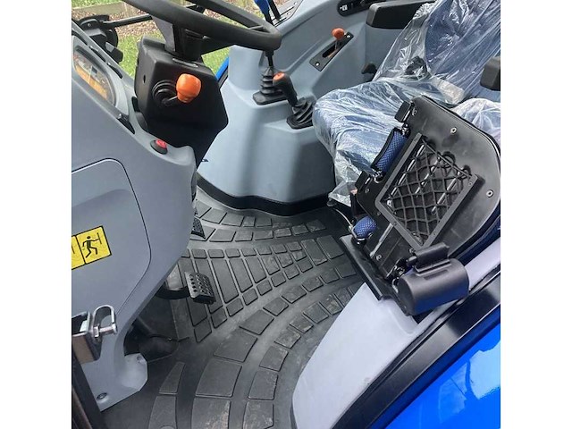 New holland - 2023 - t5.90s - vierwielaangedreven landbouwtractor - afbeelding 14 van  34