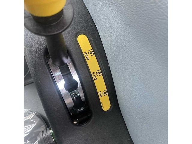 New holland - 2023 - t5.90s - vierwielaangedreven landbouwtractor - afbeelding 17 van  34