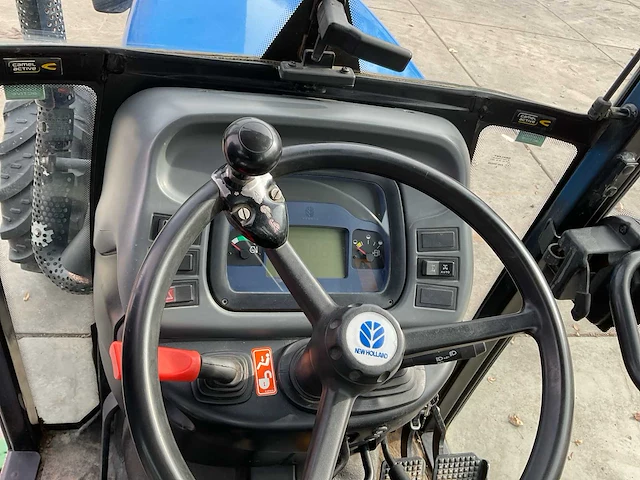 New holland - tn75n - vierwielaangedreven smalspoortractor - afbeelding 3 van  22