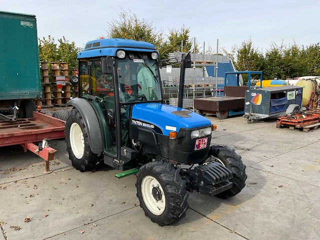 New holland - tn75n - vierwielaangedreven smalspoortractor - afbeelding 17 van  22