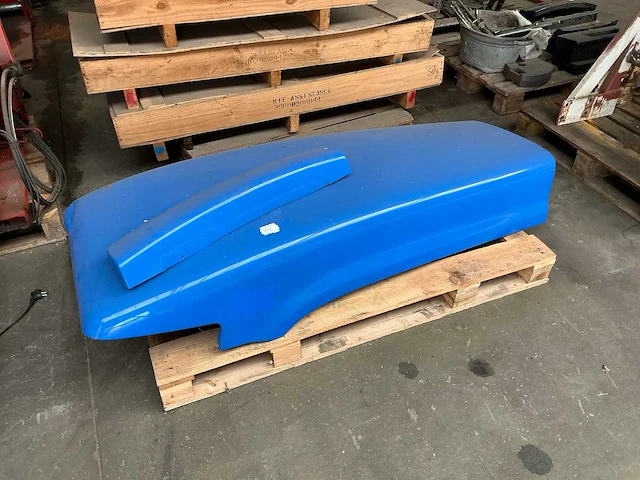 New holland motorkap - afbeelding 1 van  5