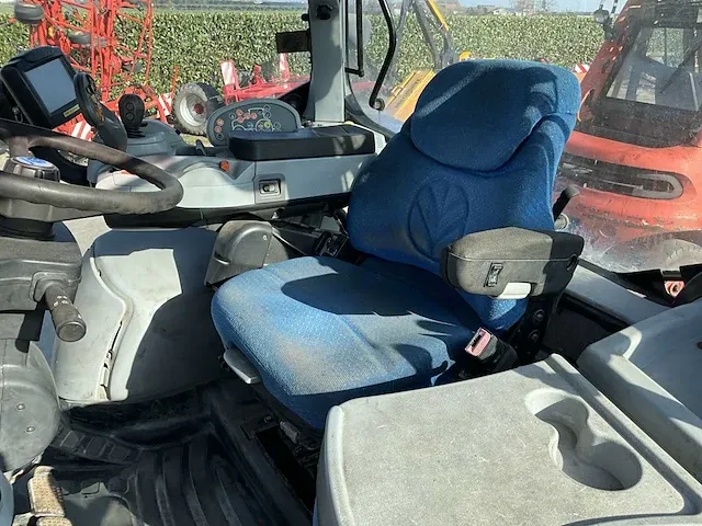 New holland t7040 vierwielaangedreven landbouwtractor - afbeelding 2 van  36