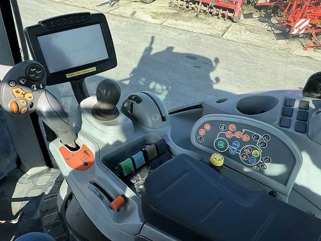 New holland t7040 vierwielaangedreven landbouwtractor - afbeelding 3 van  36