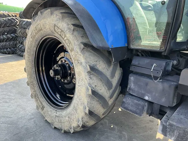 New holland t7040 vierwielaangedreven landbouwtractor - afbeelding 16 van  36