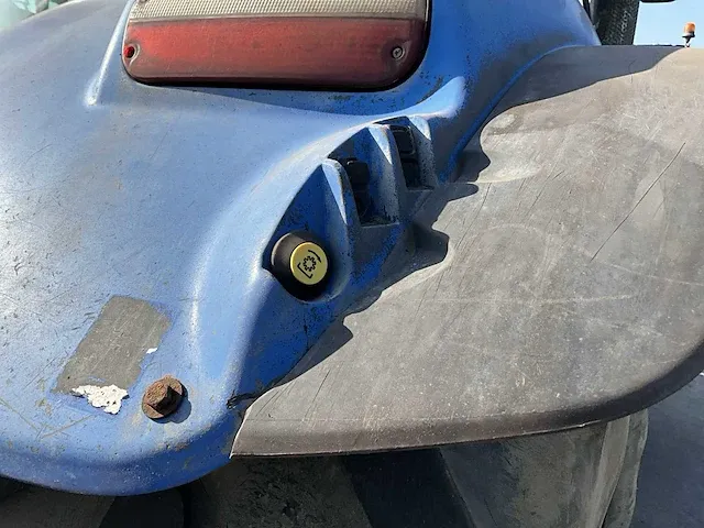New holland t7040 vierwielaangedreven landbouwtractor - afbeelding 17 van  36