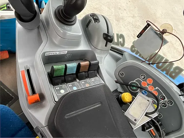 New holland t70504wdsa - 2010 - afbeelding 2 van  33