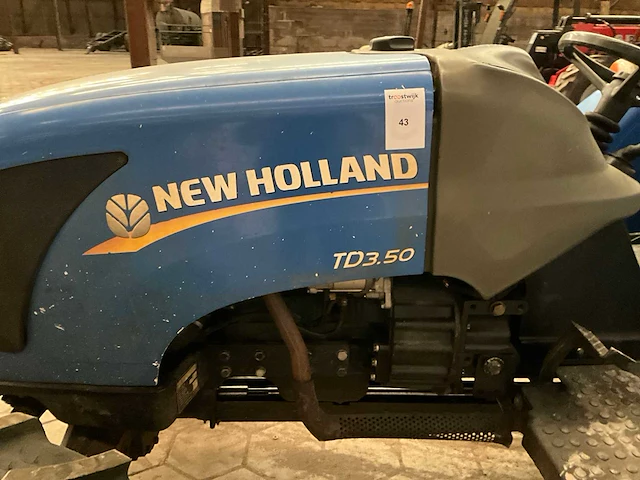 New holland td3.50 vierwielaangedreven landbouwtractor - afbeelding 5 van  20