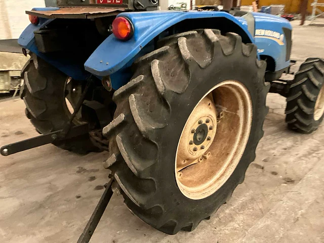 New holland td3.50 vierwielaangedreven landbouwtractor - afbeelding 9 van  20