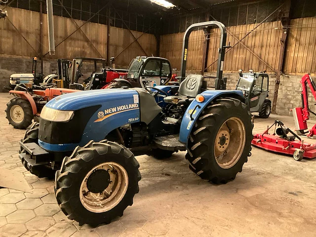 New holland td3.50 vierwielaangedreven landbouwtractor - afbeelding 1 van  20