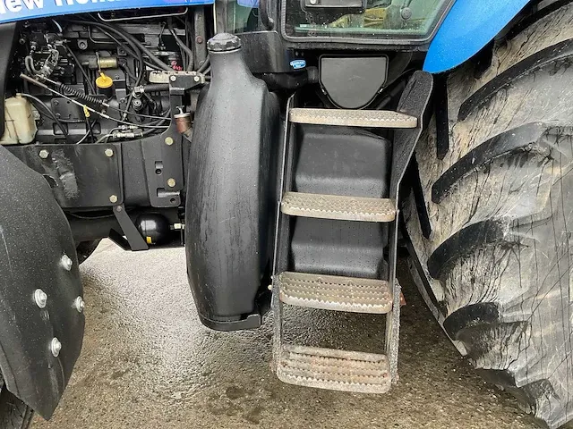 New holland tg 230 vierwielaangedreven landbouwtractor - afbeelding 4 van  28