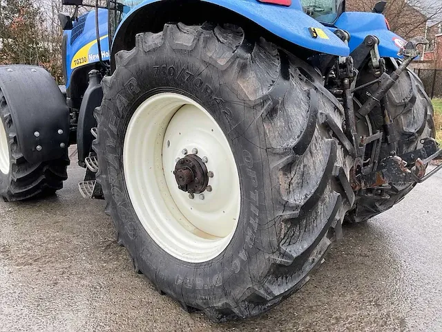 New holland tg 230 vierwielaangedreven landbouwtractor - afbeelding 13 van  28