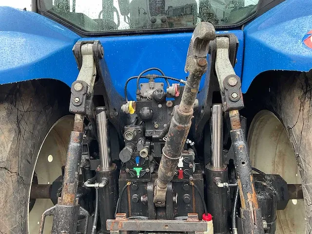 New holland tg 230 vierwielaangedreven landbouwtractor - afbeelding 17 van  28