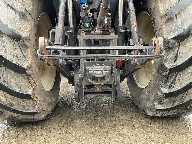 New holland tg 230 vierwielaangedreven landbouwtractor - afbeelding 18 van  28