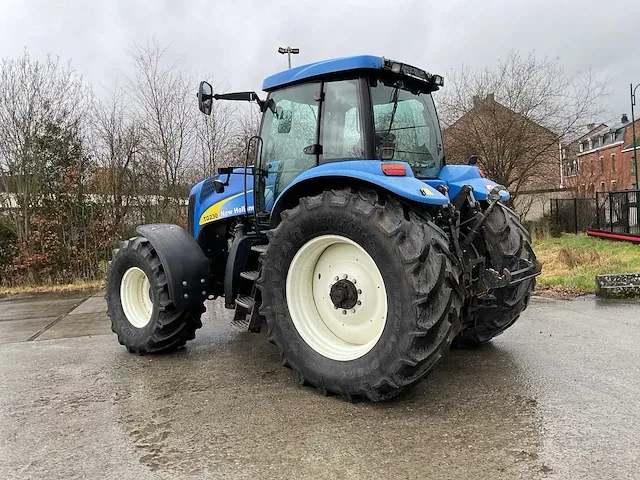 New holland tg 230 vierwielaangedreven landbouwtractor - afbeelding 22 van  28