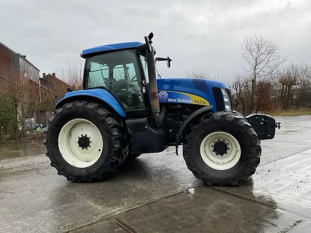 New holland tg 230 vierwielaangedreven landbouwtractor - afbeelding 25 van  28