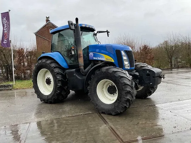 New holland tg 230 vierwielaangedreven landbouwtractor - afbeelding 26 van  28