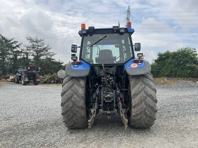New holland tm165 vierwielaangedreven landbouwtractor - afbeelding 24 van  28