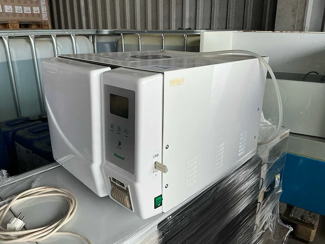 Newmed kronos b18 autoclave - afbeelding 1 van  7