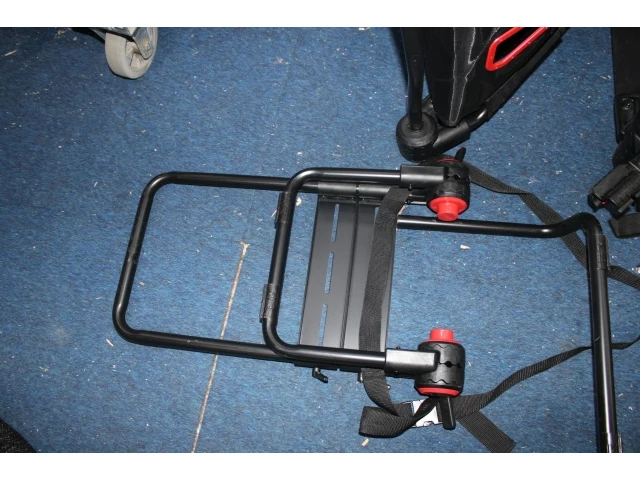 Next level racing f-gt lite foldable simulator cockpit - afbeelding 4 van  6