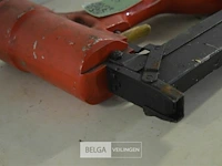 Nietjes + nagelpistool op luchtdruk - afbeelding 4 van  4