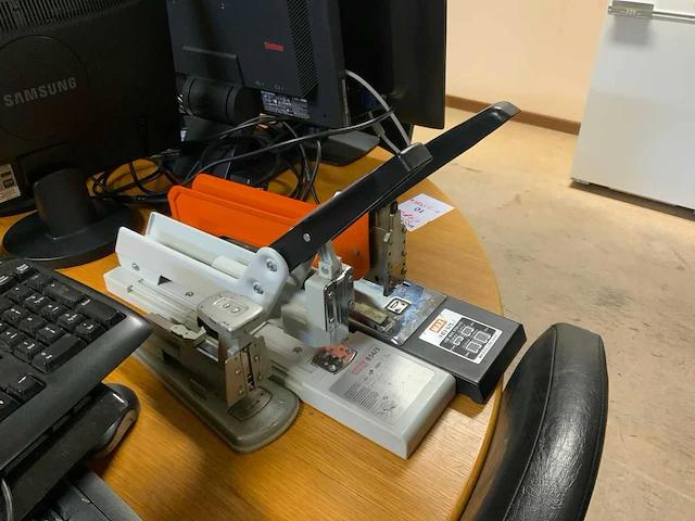 Nietmachines (3x) - afbeelding 1 van  3