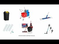 Nieuw schoonmaak en pallet met schoonmaakartikelen - afbeelding 1 van  13