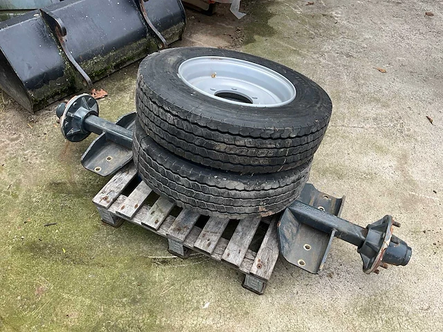 Nieuwe as met set wiel en banden - afbeelding 3 van  7