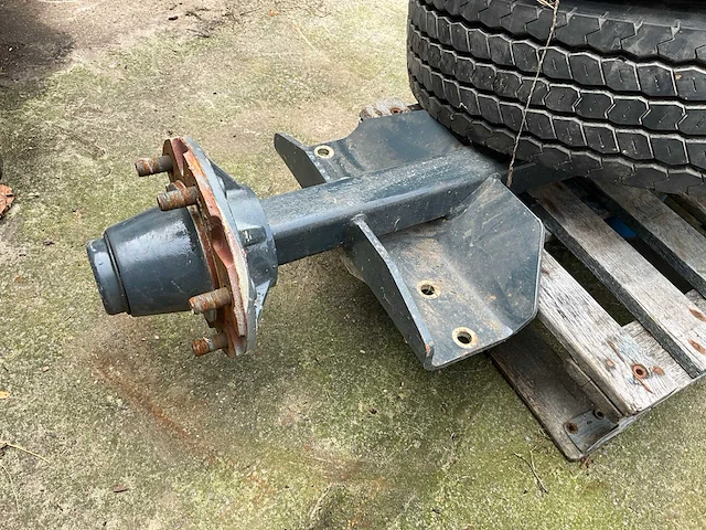 Nieuwe as met set wiel en banden - afbeelding 4 van  7