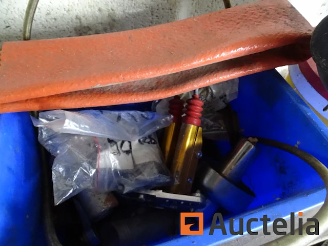 Nieuwe carburateur, gekleurde potten, polyfilla, cups, veiligheidsslot - afbeelding 4 van  13