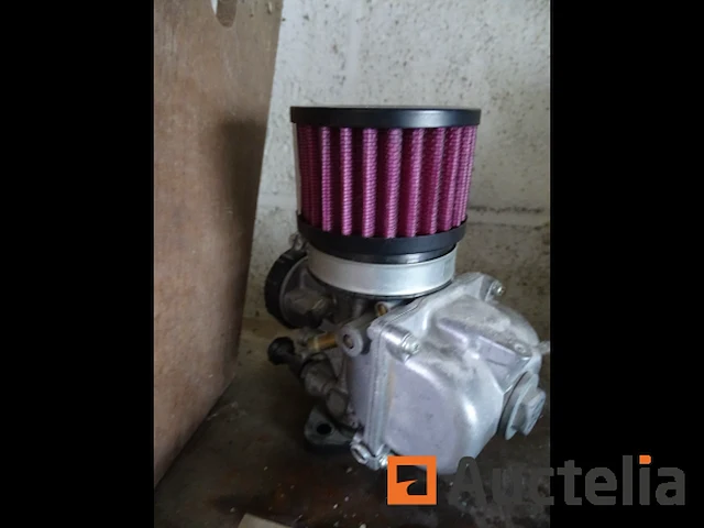 Nieuwe carburateur, gekleurde potten, polyfilla, cups, veiligheidsslot - afbeelding 8 van  13