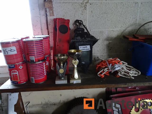 Nieuwe carburateur, gekleurde potten, polyfilla, cups, veiligheidsslot - afbeelding 12 van  13